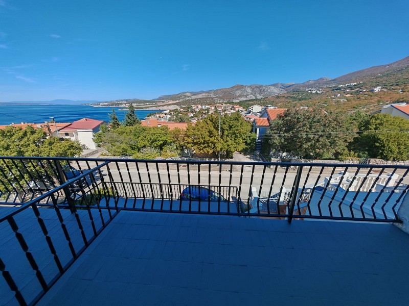Terrasse avec vue mer sur Klenovica, maison à vendre en Croatie H4091