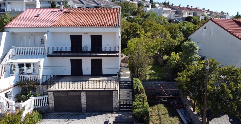 Maison jumelée avec deux garages à Klenovica, H4091