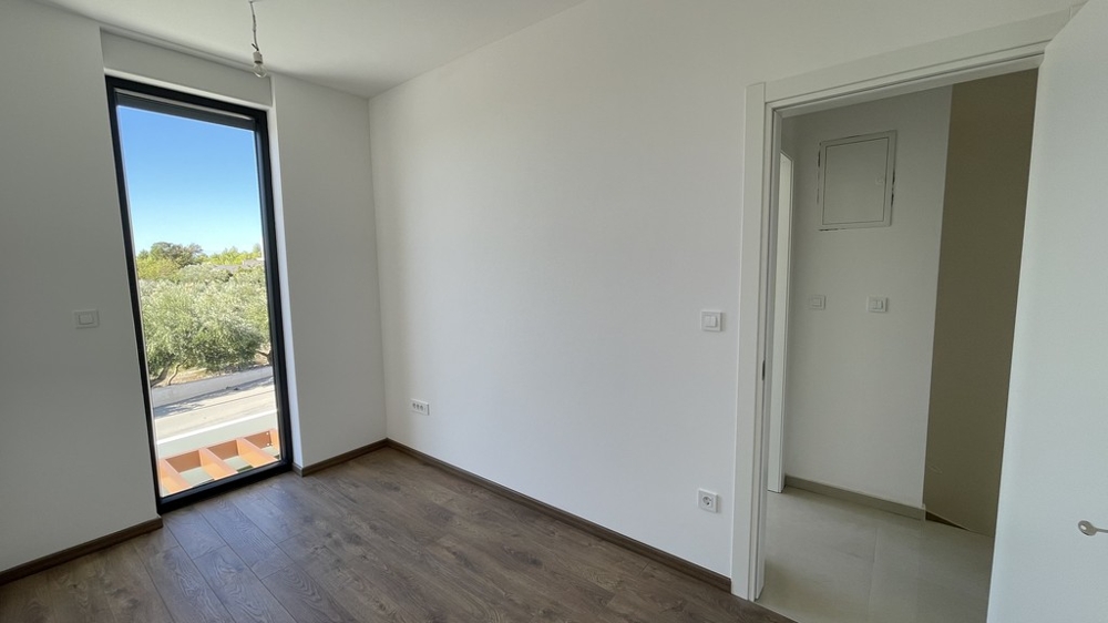 Chambre avec porte-fenêtre à l'étage à Vodice