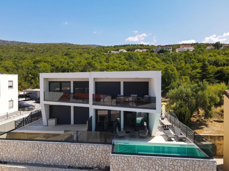 Maison jumelée moderne à Jadranovo avec piscine et jardin