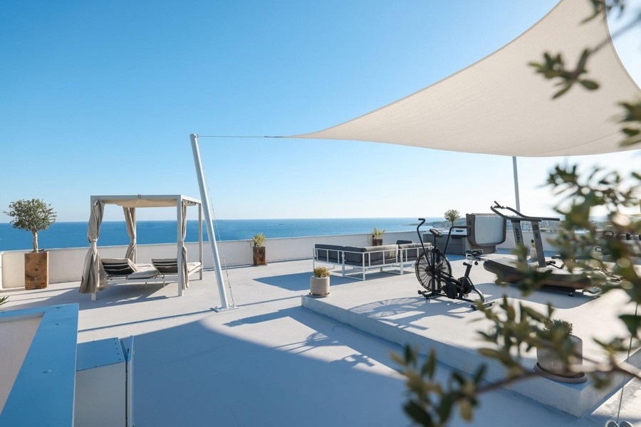 Villa à vendre en Croatie - terrasse avec voile d'ombrage près de Rogoznica