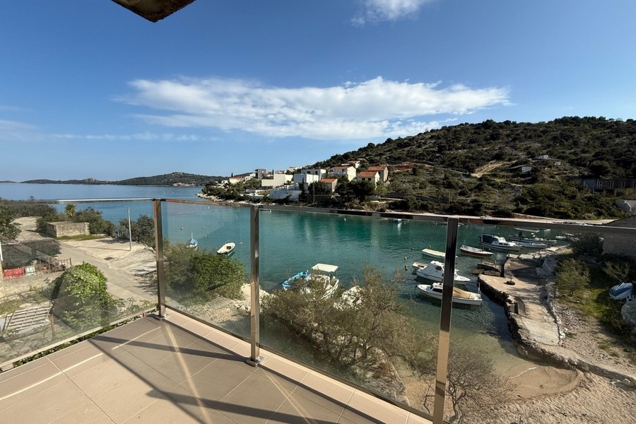 Maison à vendre en Croatie - immeuble collectif avec vue mer à Rogoznica