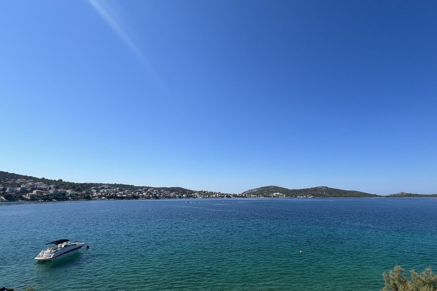 Maison en première ligne de mer à vendre à Rogoznica.