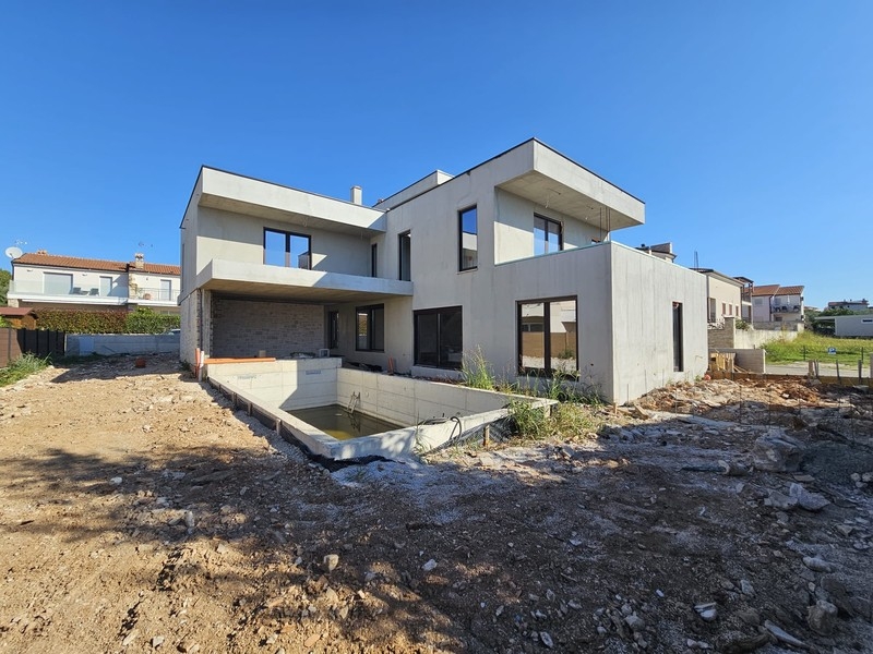 Villa avec piscine en construction près de Novigrad, Istrie