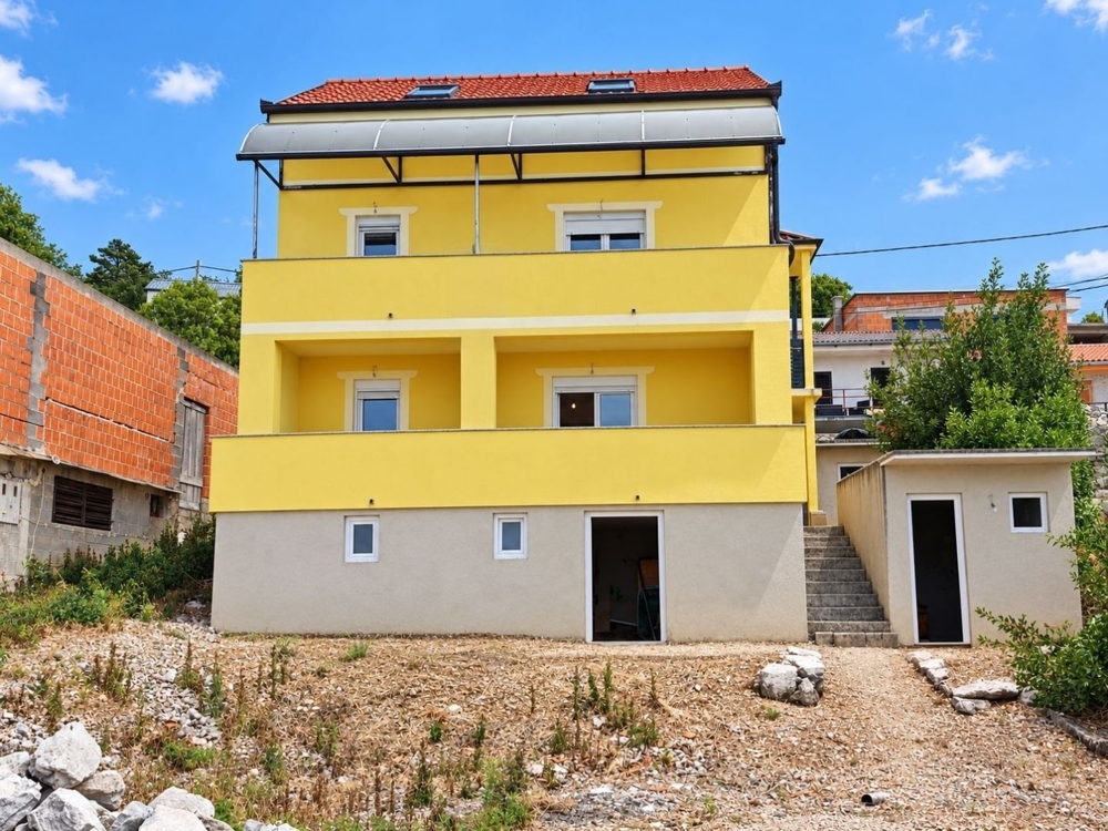 Maison à vendre en Croatie - maison de deux appartements avec vue mer à Crikvenica