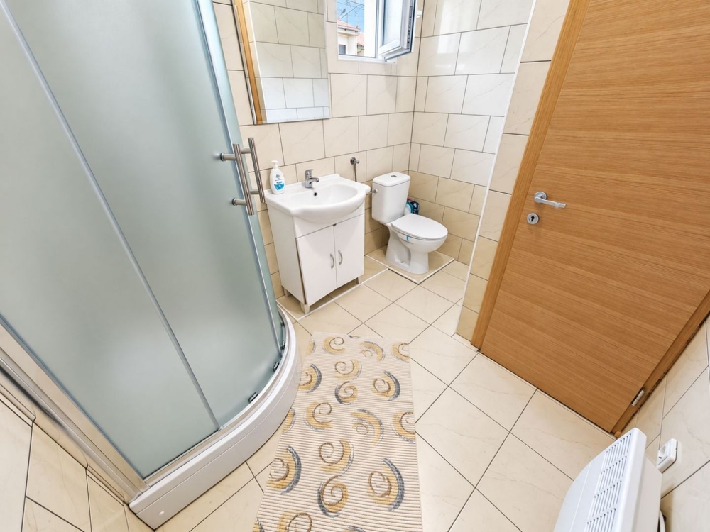 Salle de bains avec douche