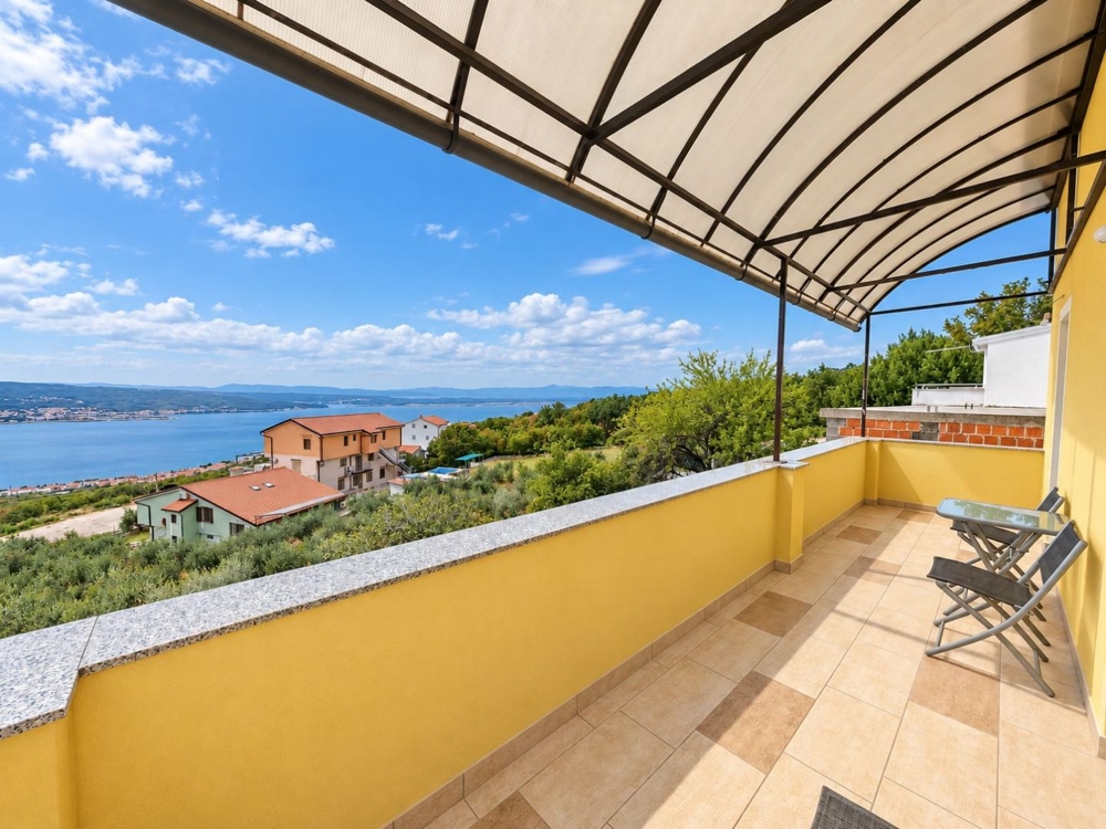 Terrasse couverte avec vue mer