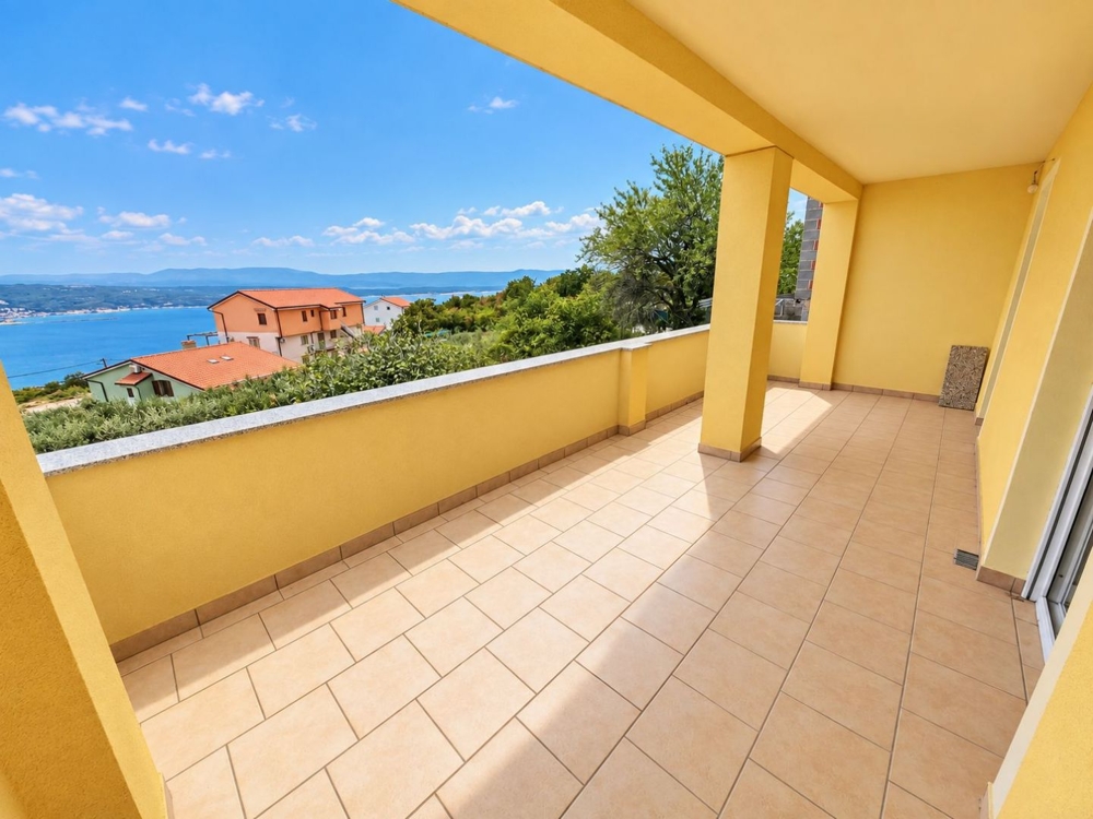 Terrasse carrelée avec vue mer