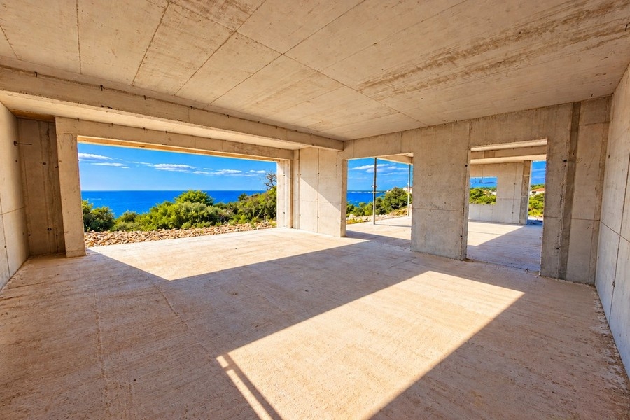 Séjour en gros œuvre avec vue sur la mer