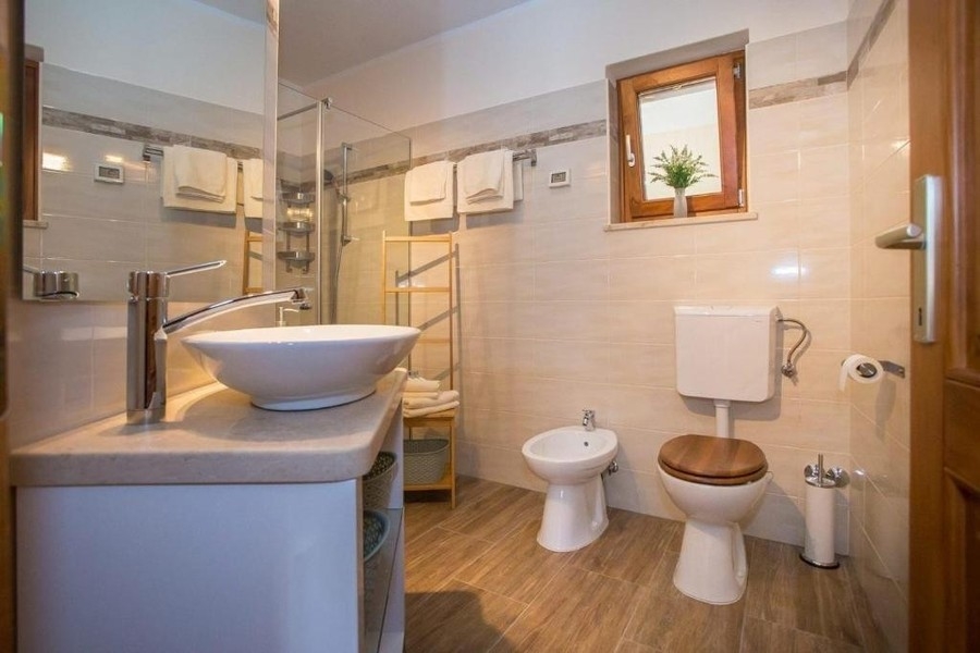 Salle de bains avec vasque à poser