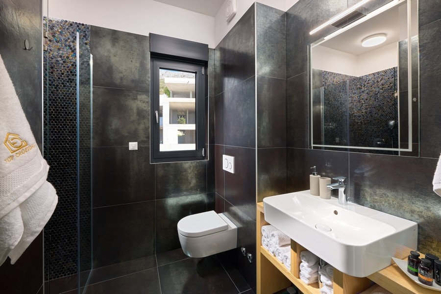 Salle de bains avec douche à l'italienne