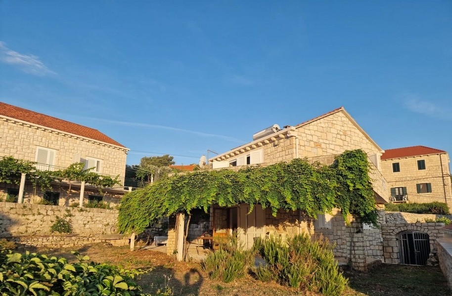 Maison en pierre avec vue mer à Lumbarda, île de Korcula