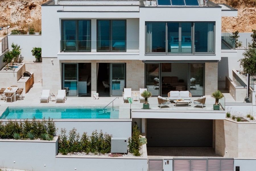 Villa moderne avec piscine et vue mer près d'Omis, Dalmatie