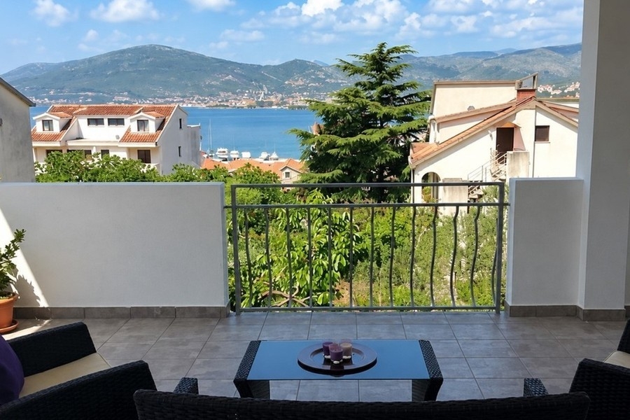 Maison avec vue mer à Okrug Gornji, île de Ciovo