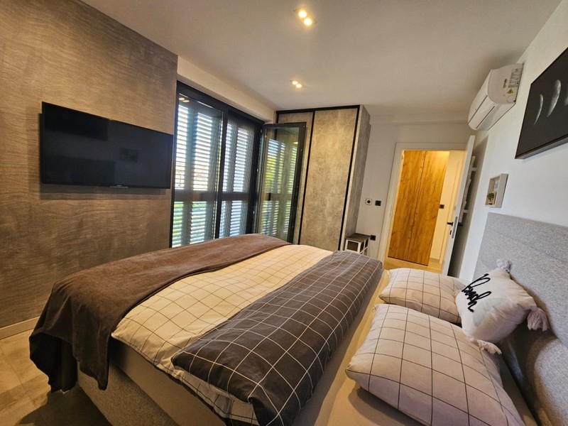 Chambre avec lit double et climatisation