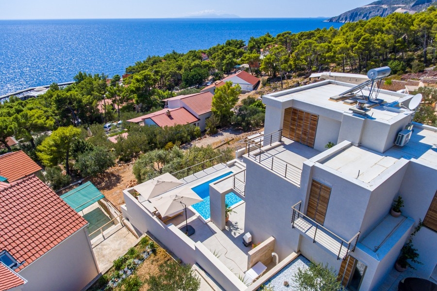 Villa neuve avec piscine et vue mer à Sveta Nedjelja, île de Hvar
