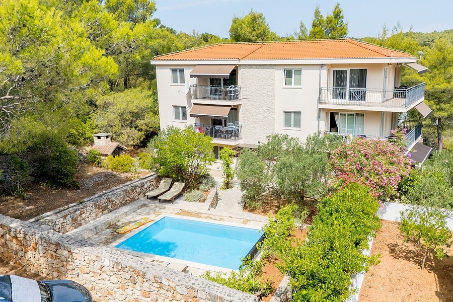 Villa avec piscine et six appartements sur l'île de Hvar