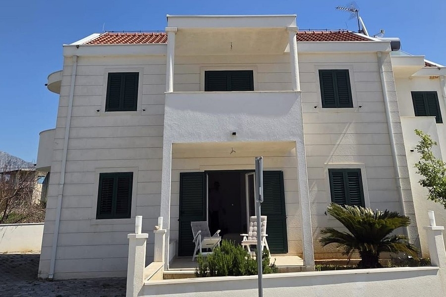Maison de quatre appartements sur la plage, île de Hvar
