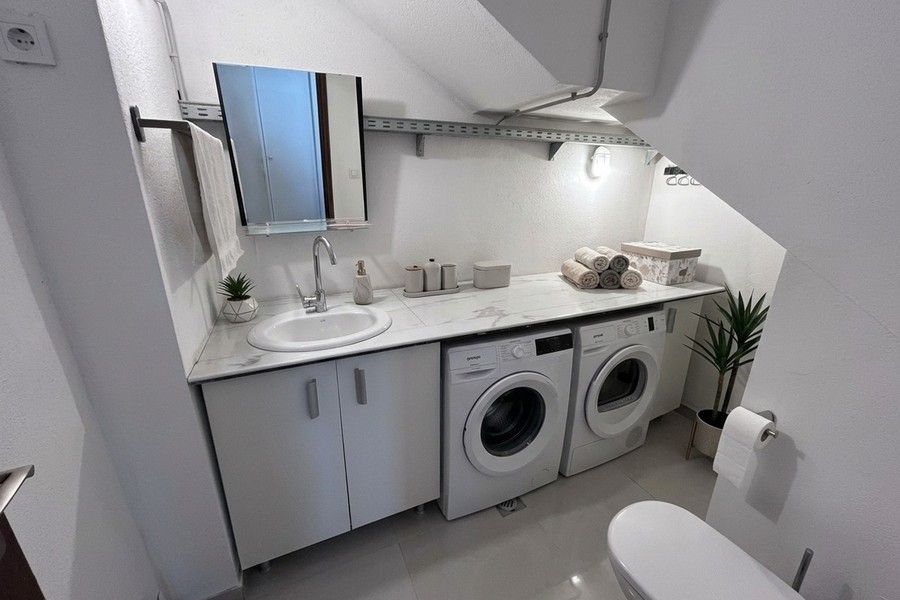 Buanderie avec lave-linge et sèche-linge