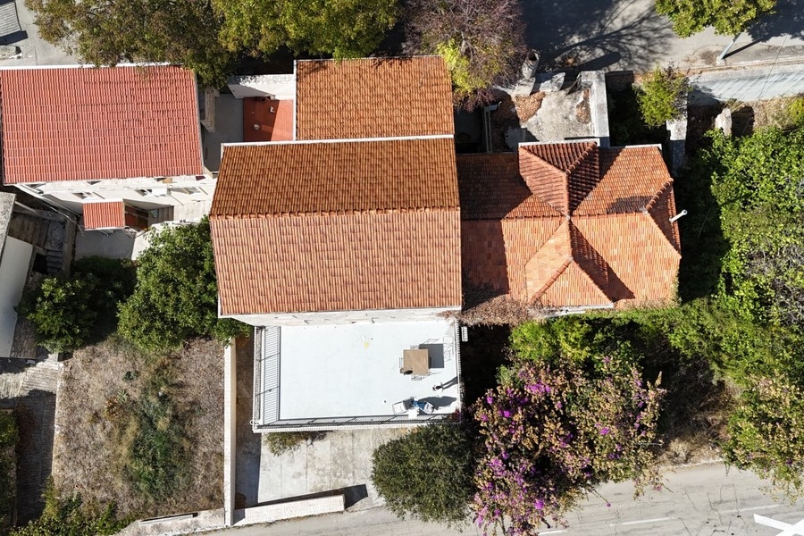 Maison principale et maison d'amis vues d'en haut