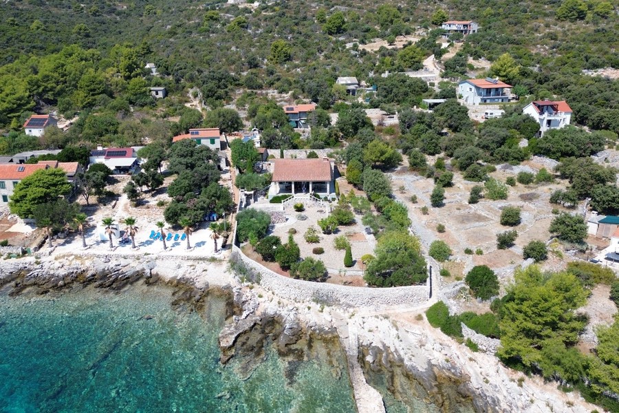 Propriété avec deux villas en bord de mer, île de Drvenik