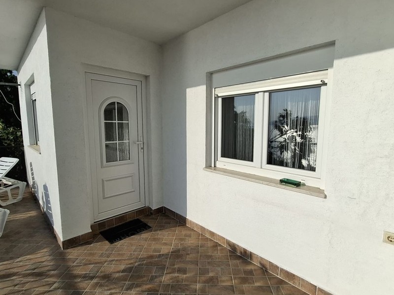 Entrée du studio au rez-de-chaussée