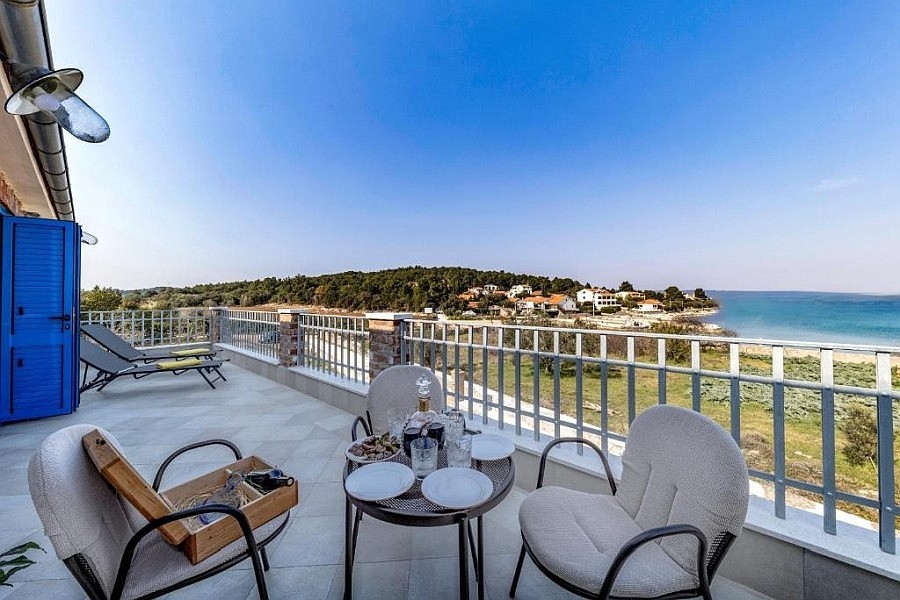 Villa en pierre naturelle avec vue mer sur l'île de Pasman