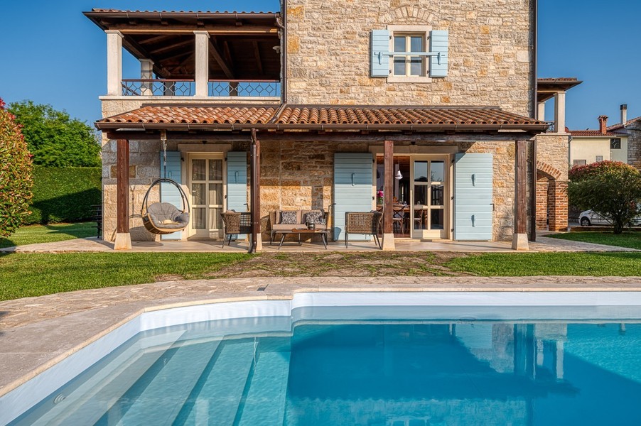 Villa en pierre avec piscine et terrasse couverte à Visnjan, Istrie