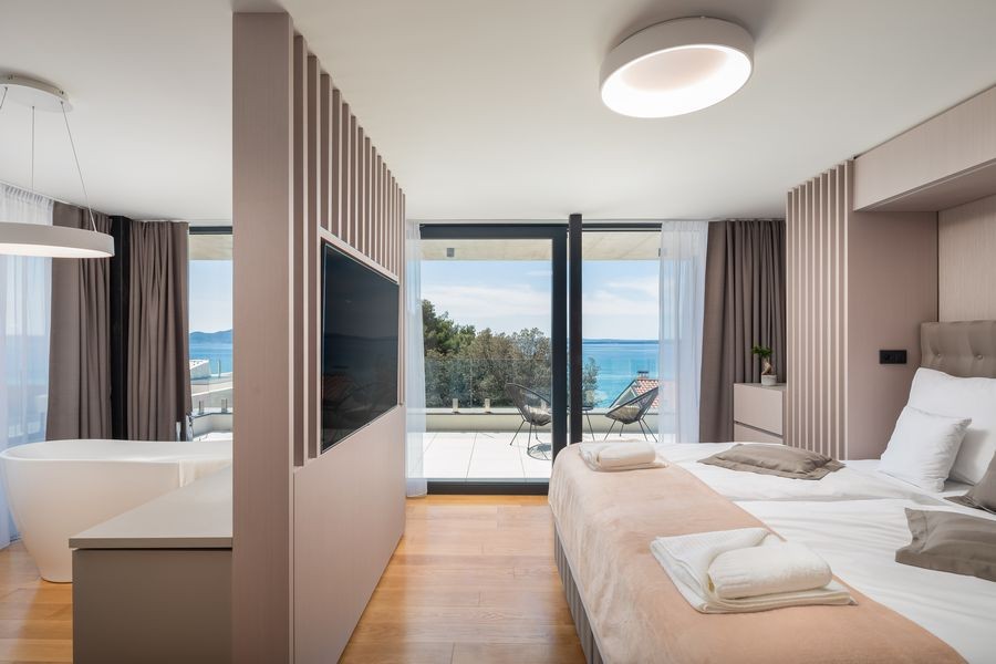 Chambre avec lit double et vue sur la mer