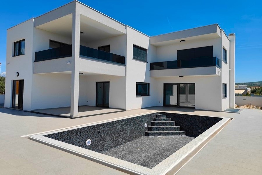 Nouvelle villa avec piscine à Primosten