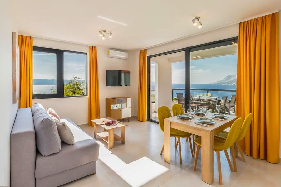 Séjour de l'appartement du haut avec vue mer