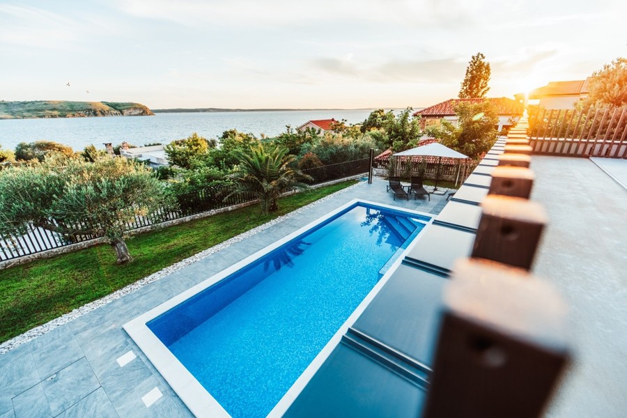 Villa avec piscine et vue mer près de Razanac