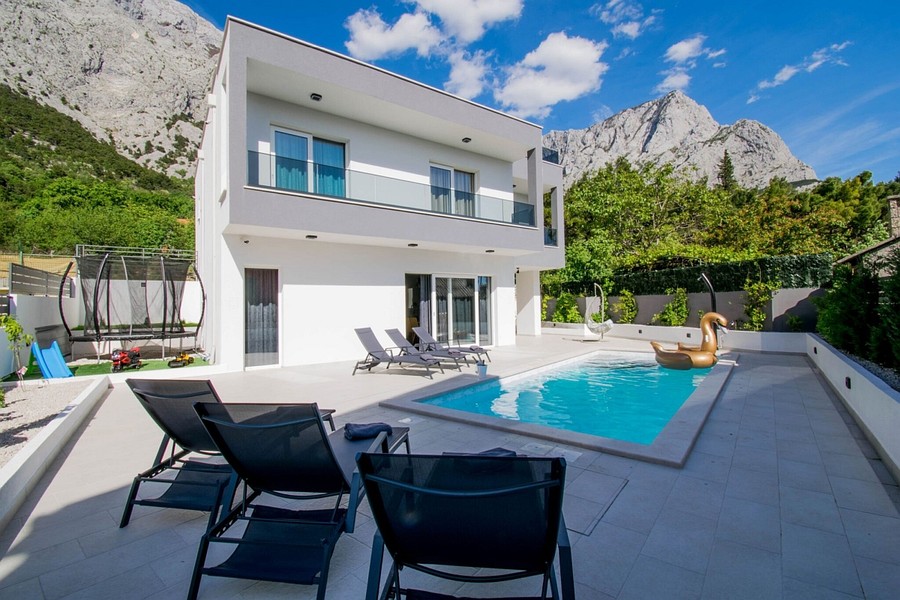 Nouvelle villa avec piscine près de Baska Voda