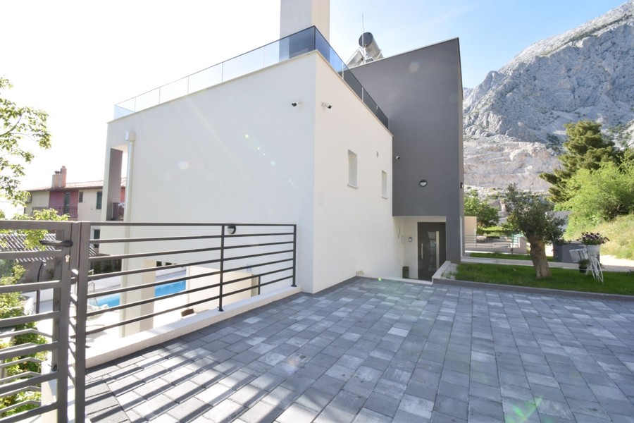 Toit-terrasse avec vue sur la montagne