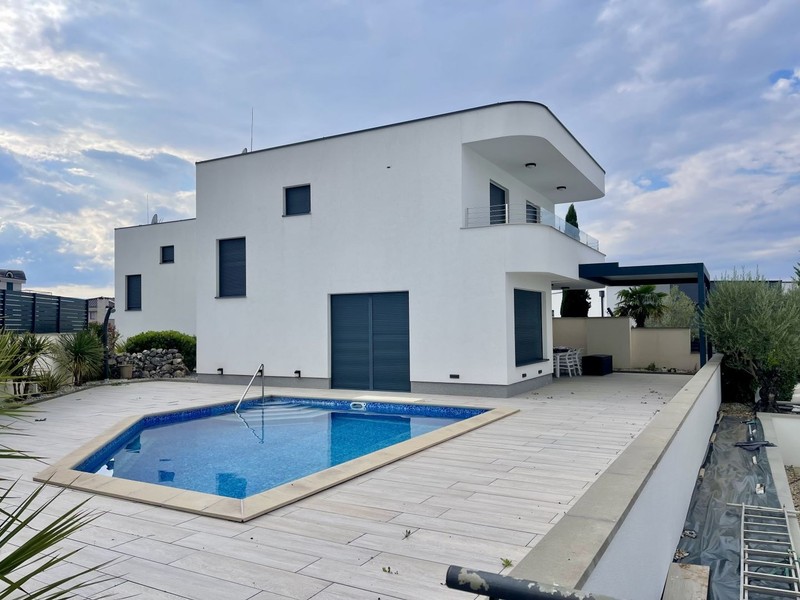 Maison avec piscine et espace de détente