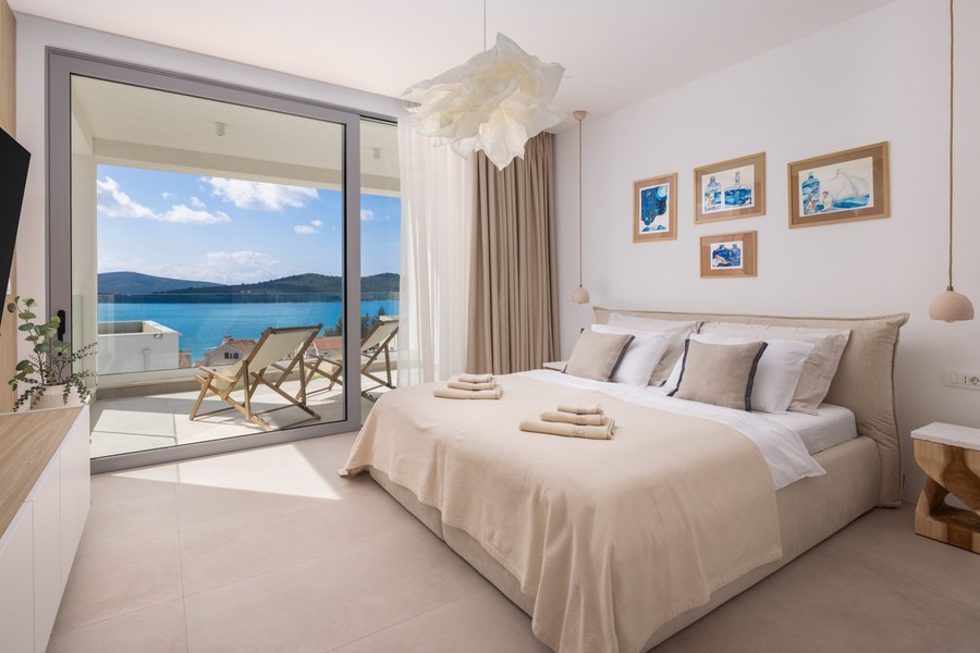 Chambre avec balcon donnant sur la mer