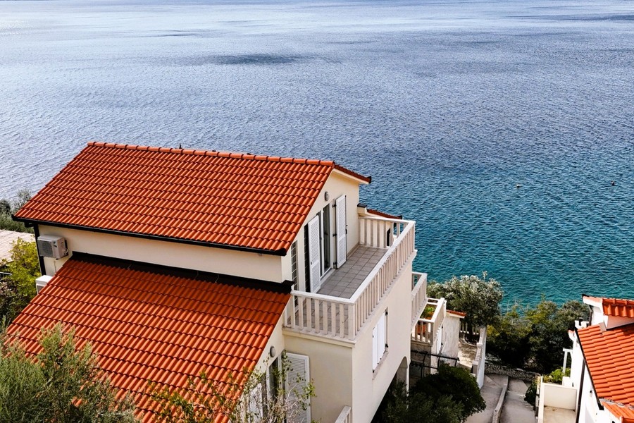 Maison avec vue mer dans un village côtier près d'Omis