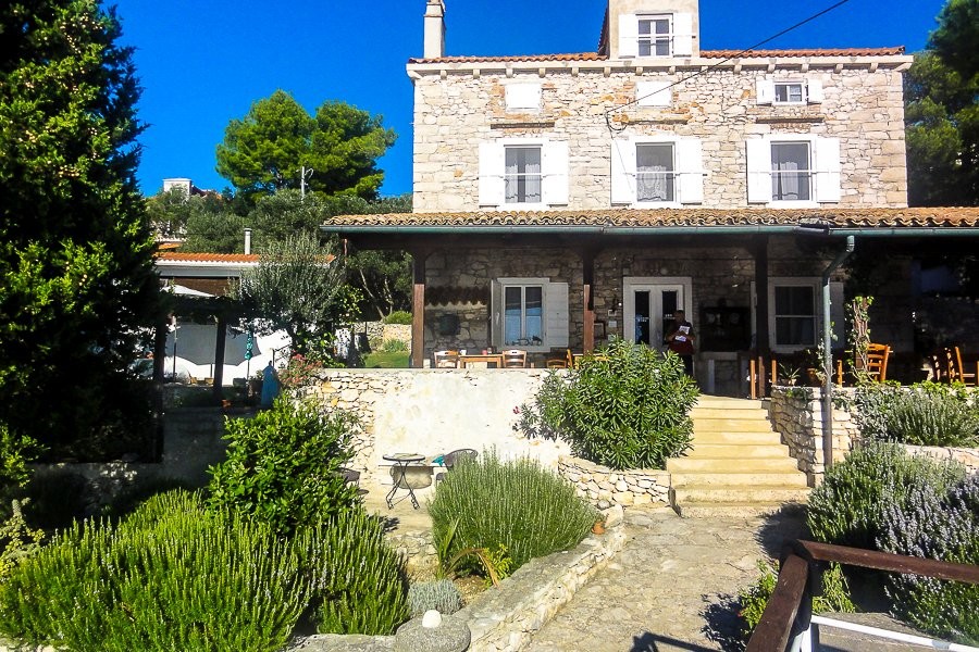 Maison en pierre rénovée avec jardin sur l'Île de Losinj