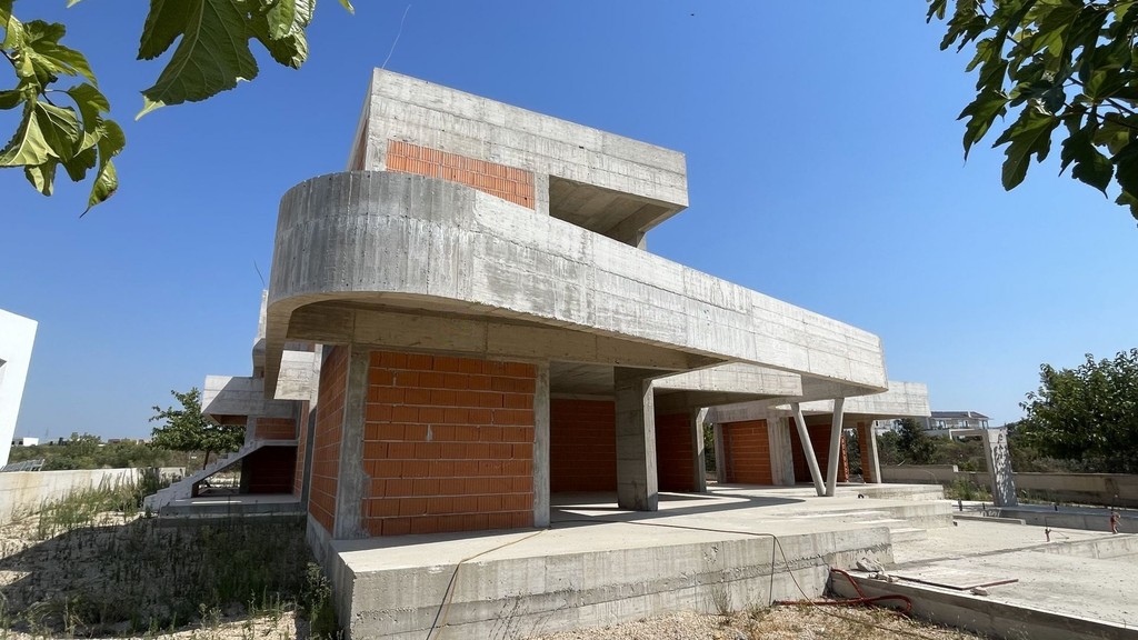 Villa neuve à l'état brut avec piscine à Vodice, Dalmatie