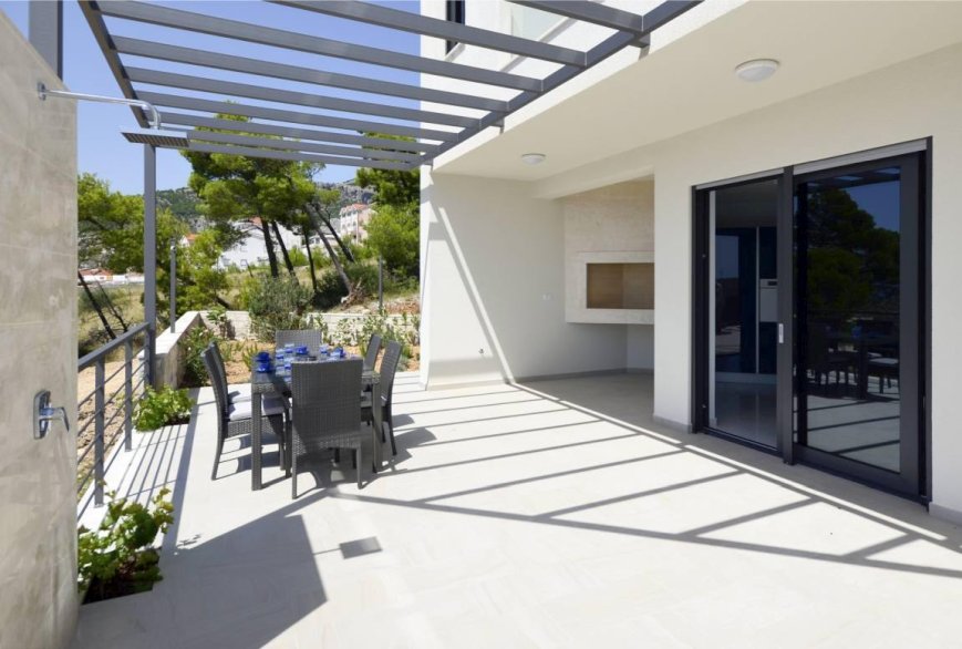 Impressions du toit-terrasse de la villa de luxe moderne en Croatie