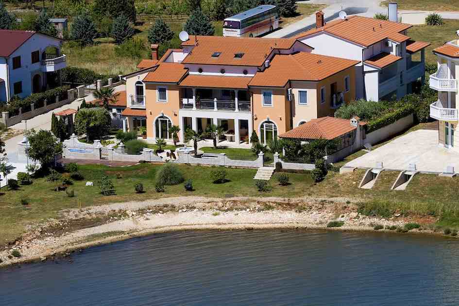 Immobilier en Croatie - villa en bord de mer en Istrie à vendre.