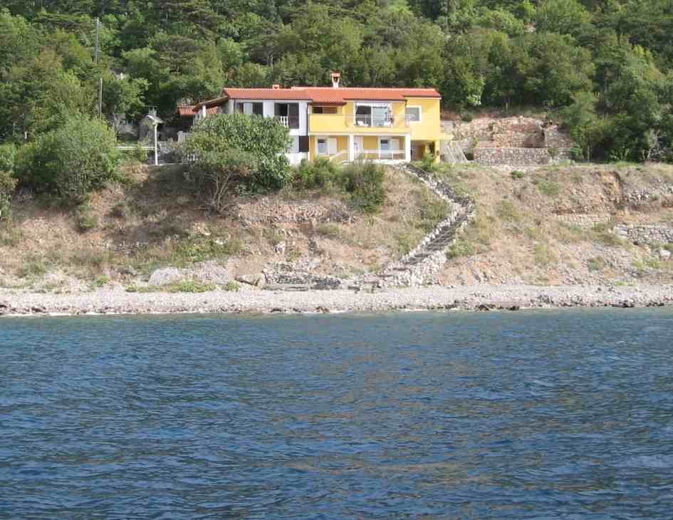 L'une des cuisines de la maison en bord de mer en Croatie, en vente