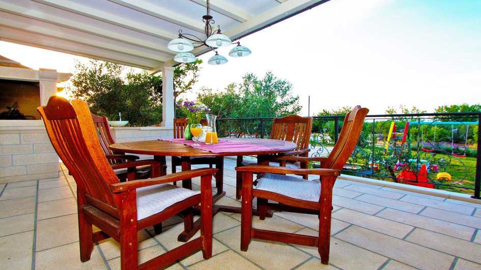 Vue sur la terrasse de la villa H622.