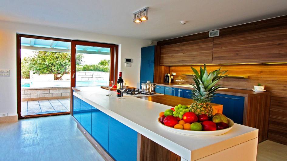 Cuisine de la villa H622, à vendre sur Brac.