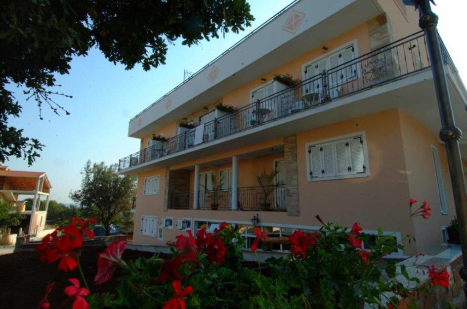 Une vue extérieure de la pension près de Pula en Croatie, qui est à vendre