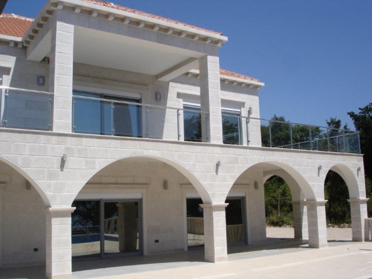 Villa neuve en Dalmatie dans un lieu calme à vendre.
