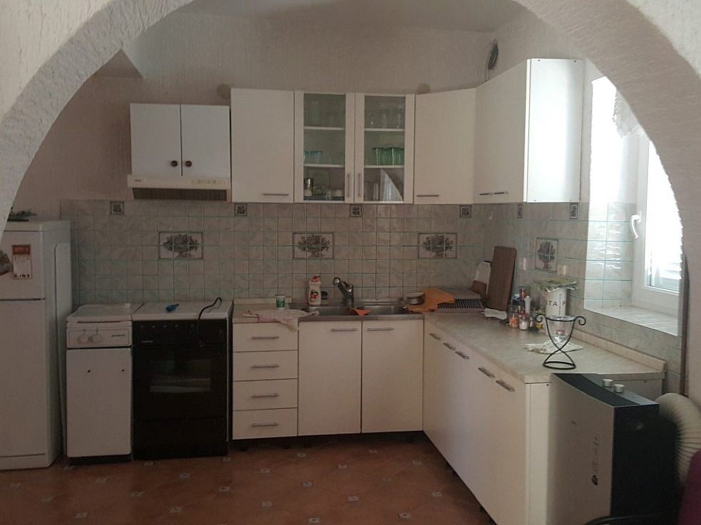L'une des cuisines de la villa sur Pag, qui est à vendre