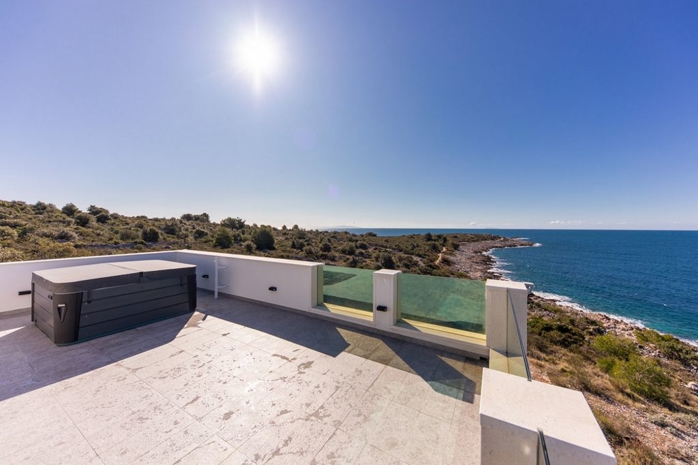 Villa neuve en bord de mer près de Rogoznica, Dalmatie, à vendre.