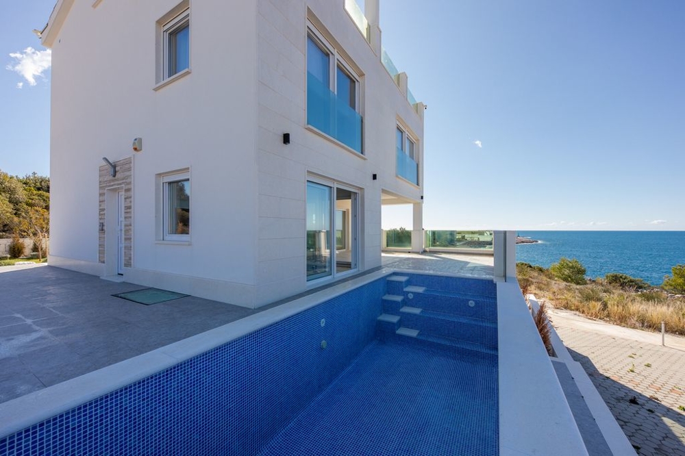 Villas en bord de mer en Dalmatie à vendre.