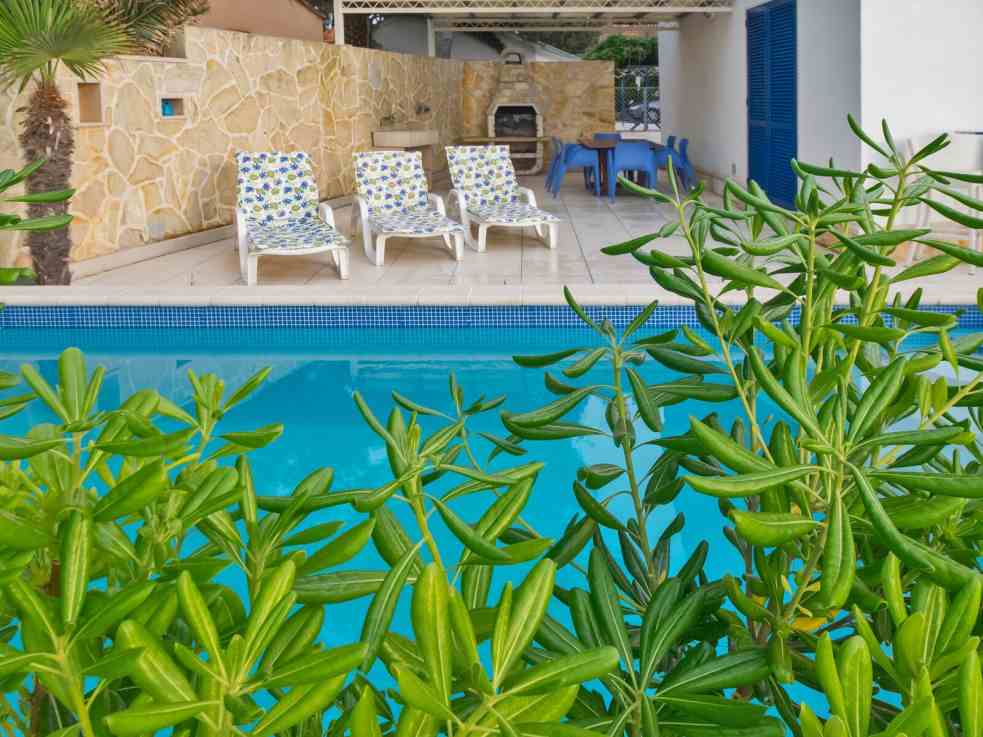 Villa de luxe pieds dans l'eau en Croatie sur l'île de Brac à vendre - Panorama Scouting.